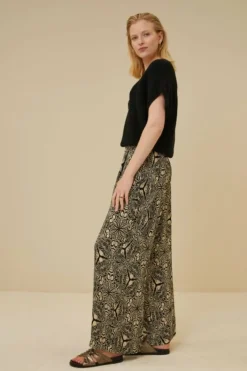 By bar Truien*new ale top | jet black